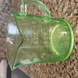 Vintage Hazel Atlas Green Uranium Glass Kellogg’s Promo Measuring Cup 3 Spouts